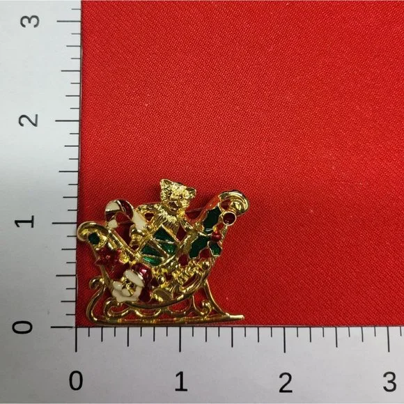 Christmas Pins/ Brooch Set of 2 Christmas Sleigh & Wreath Pin - Picture 7 of 10